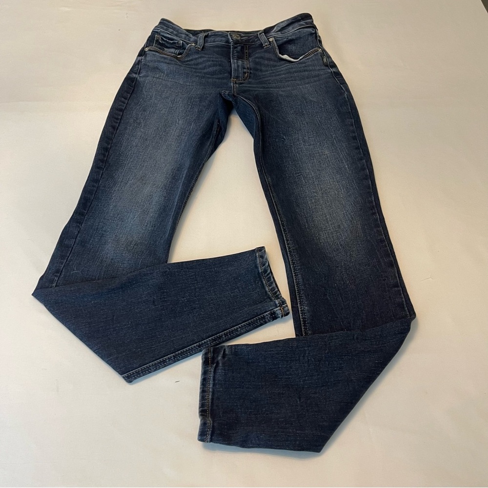 SILVER JEANS CO AVERY SKINNY JEANS 28/31, INCONSPICUOUS SPOT ON RIGHT LE…